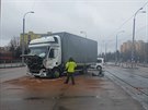 Nehoda nákladního auta s tramvají komplikoval v Plzni dopravu