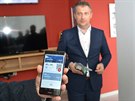 Dopravn podnik Ostrava nabz novou mobiln aplikaci mojeDPO, v pozad editel...