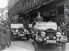Adolf Hitler projd ulicemi pi sv nvtv Brna. (17. bezna 1939)