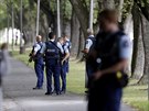 Policisté po útocích v novozélandském mst Christchurch. (15. bezna 2019)