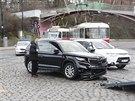 V kiovatce ulic Chotkova a Badeniho se srazila dv osobní auta. Jedno z nich...