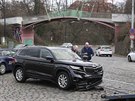 V kiovatce ulic Chotkova a Badeniho se srazila dv osobn auta. Jedno z nich...