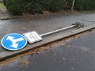 Víkendový vítr v Ústí nad Labem vyvracel dopravní znaky.