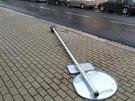 Víkendový vítr v Ústí nad Labem pevracel vyvracel dopravní znaky.