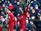 ZDRAVÍM. Sadio Mane zdraví fanouky po gólu za Liverpool.