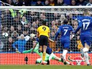 Raul Jimenez z Wolverhamptonu dává gól Chelsea.