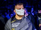 Slovenský zápasník MMA Samuel Kritofi s maskou na oblieji. Tu mu posílá...