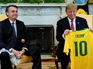 Brazilský prezident si s Trumpem pedal fotbalová trika (19. bezna 2019)