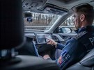 Policejn Audi A8 dosahuje 250 kilometr v hodin, bude kontrolovat D11 u...