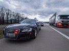 Policejn Audi A8 dosahuje 250 kilometr v hodin, bude kontrolovat D11 u...