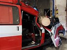 O tstí mohou mluvit hasii z Pimdy na Tachovsku, kterým spadl na auto strom....