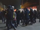 Fotbalová Slavia se utká se Sevillou. Na stadion míí zástupy fanouk