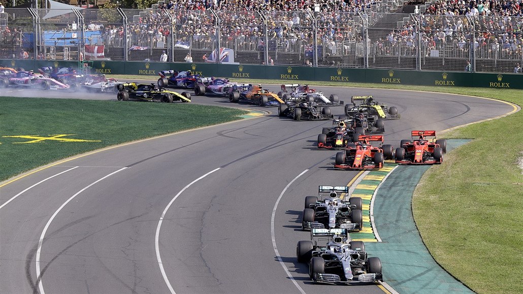 Situace po startu Velké ceny Austrálie formule 1.