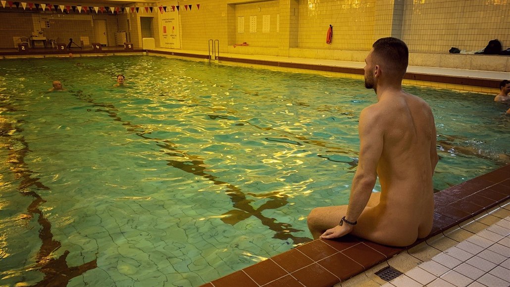 VIDEO: Vyzkoušeli jsme nahé plavání - iDNES.cz