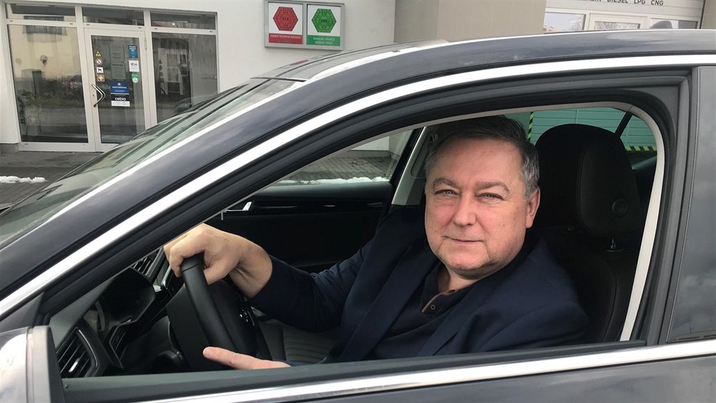Poslanec a starosta Trutnova Ivan Adamec znovu m��e za volant.