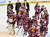 Zklamaní hokejisté Sparty po vyřazení z předkola s Vítkovicemi