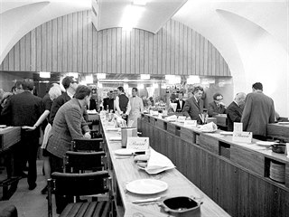 Pohled do Gril Baru ve Slovanském domě (1968)