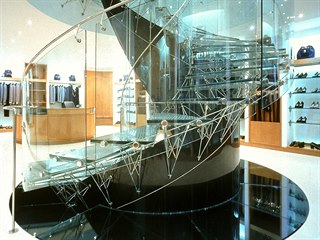 Pro m�dn� butik Joan & David v Lond�n� navrhla zl�nsk� roda�ka cel� interi�r...