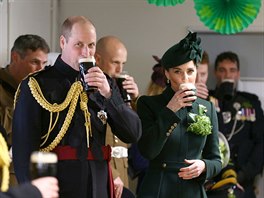 Princ William s vévodkyní Kate slavili svátek svatého Patrika v britském...