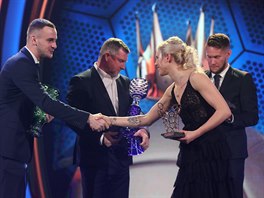 Zleva talent roku David Lischka, trenr roku Pavel Vrba, fotbalistka roku...