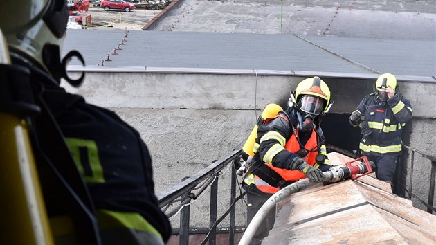 Por v ostrovsk tovrn na vrobu paprov lepenky. (12. 3. 2019)