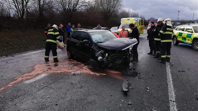 Na dálnici D6 na Kladensku se srazila dvě auta (16. března 2019).