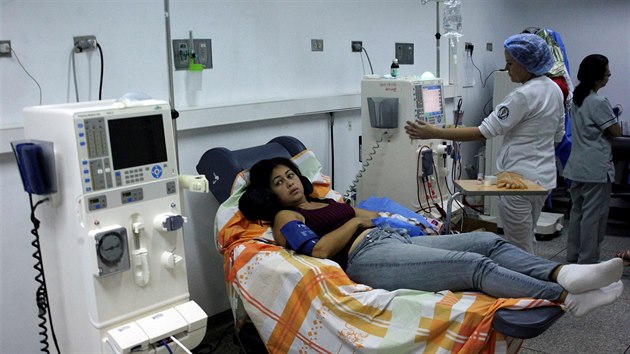 Venezuelu postihl masov vpadek elektiny. Pacienti, kte potebuj dialzu se museli pesunout do nemocnic, kter disponuj zlonmi genertory. (11. bezna 2019)