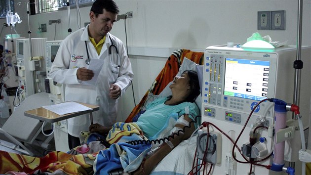 Venezuelu postihl masov vpadek elektiny. Pacienti, kte potebuj dialzu se museli pesunout do nemocnic, kter disponuj zlonmi genertory. (11. bezna 2019)