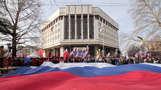 Obyvatel Krymskho poloostrova oslavuj pt let od rusk nexe. (15. bezna 2019)