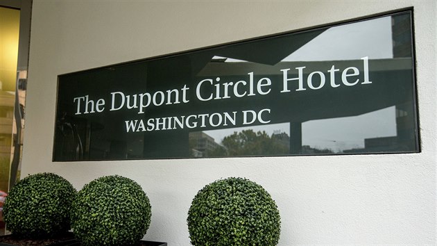 Lesin odjel do hotelu Dupont Circle a najal si tam apartm za 1200 dolar.