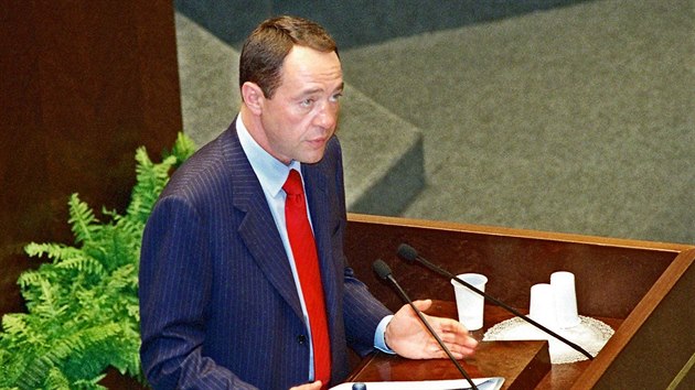 Bval rusk ministr pro tisk a mediln poradce prezidenta Vladimira Putina Michail Lesin na archivnm snmku z roku 2002.
