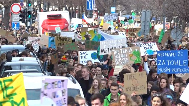 Studentsk pochod Prahou upozornil na nutnost een problm s klimatem