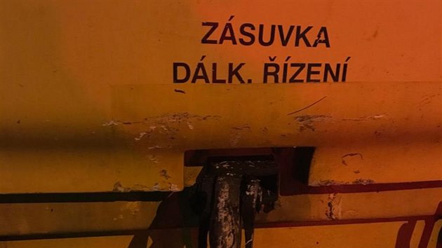 Dva vlaky se asn rno srazily pi posunovn v Jindichov Hradci. (12. bezna 2019)