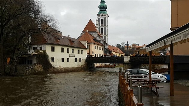 Vltava v Krumlov je na druhm stupni povodov aktivity.