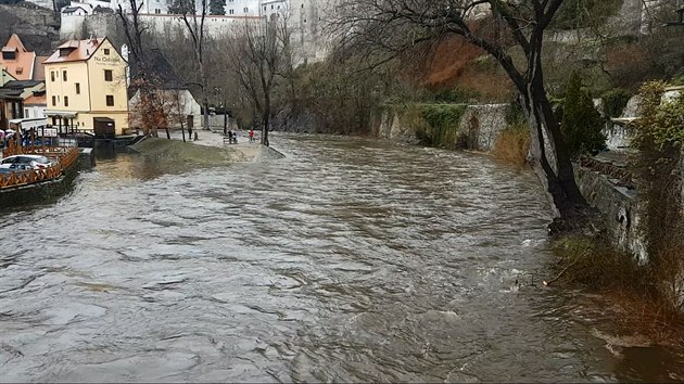 Vltava v Krumlov je na druhm stupni povodov aktivity.