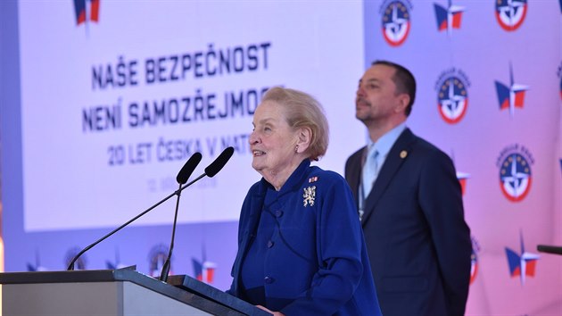 Bval Americk ministryn zahrni Madeleine Albrightov na nrodn konferenci Nae bezpenost nen samozejmost k 20. vro vstupu R do NATO na Praskm hrad