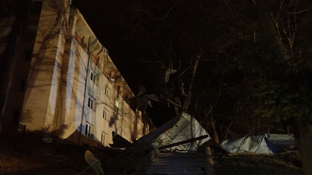 Nejsloitj zsah eili hasii z esk Lpy v Havlkov ulici, kde poryvy vtru doslova strhly celou stechu z budovy tamnho interntu.