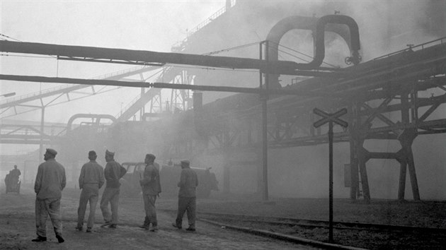 Smog v Chemickch zvodech eskoslovensko-sovtskho ptelstv v Zlu u Mostu v listopadu 1967.