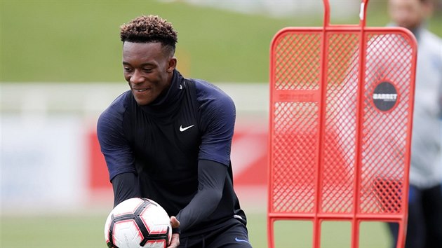 Osmnctilet fotbalista Callum Hudson-Odoi na trninku anglick reprezentace ped zpasy s eskem a ern Hoe.