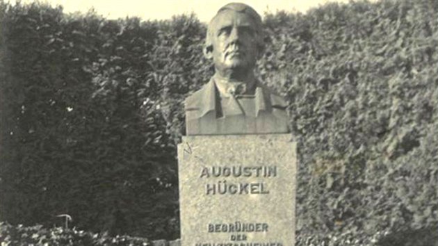 Tak vypadala pvodn novojinsk busta Augustina Hckela, kter v 50. letech zmizela.