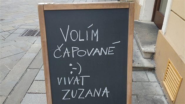 Jedna z bratislavských restaurací originálně vyjádřila podporu prezidentské kandidátce Zuzaně Čaputové. (15. března 2019)