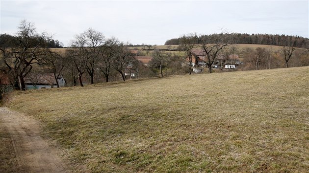 Obyvatel obce Nelepe-ernvka se obvaj, e z pastvin, kde chce Jn Ktnk dajn chovat zv, budou stavebn parcely.