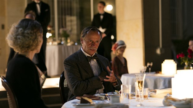 Karel Roden hraje ve filmu Skleněný pokoj architekta von Abta.