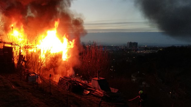 Brnnt hasii v ter rno likvidovali por chaty v Novm Lskovci.