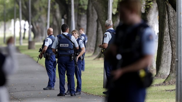 Policist po tocch v novozlandskm mst Christchurch. (15. bezna 2019)