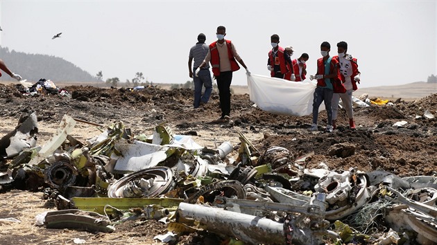 Trosky letounu Boeing 737-8 MAX letu ET-302 z Addis Abeby (Etiopie) do Nairobi (Kea)