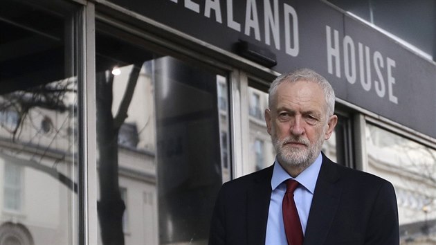 Jeremy Corbyn, pedseda opozin Labouristick strany uctil v Londn pamtku obt teroristickho toku na Novm Zlandu. (16.3.2019)