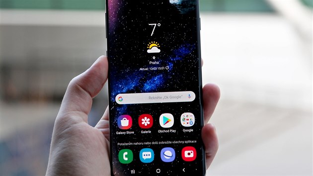 Tapety pro Samsung Galaxy S10 vtipn schovvajc prstel displeje