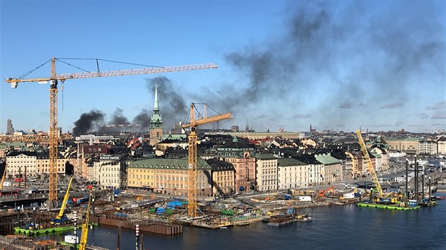 V centru vdskho Stockholmu explodoval autobus (10. bezna 2019).