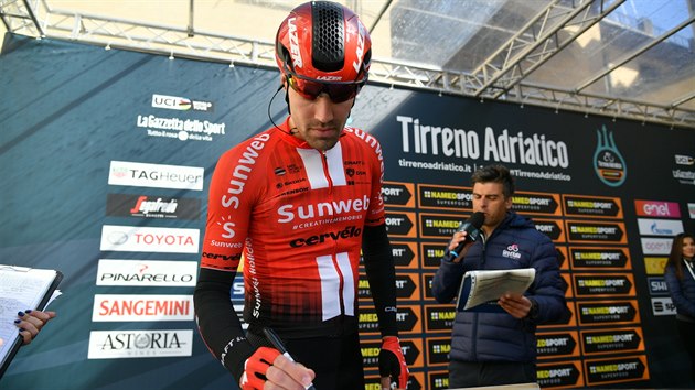 Tom Dumoulin na startu druh etapy Tirrena-Adriatika.